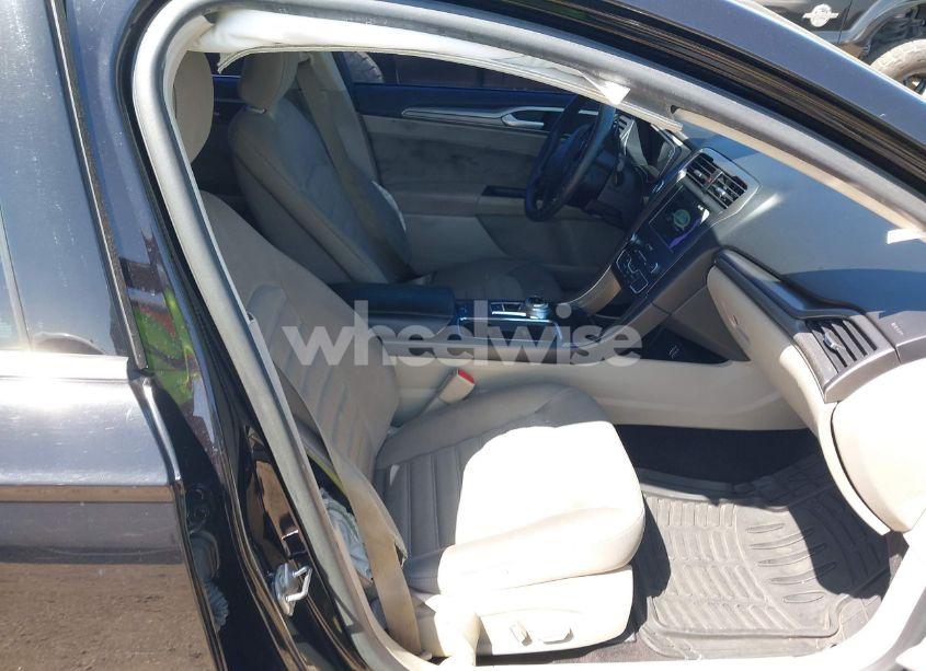 Photo 5 of 2019 Ford Fusion SE (VIN 3FA6P0HD8KR175506)