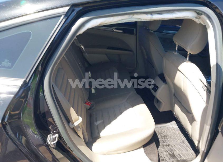 Photo 8 of 2019 Ford Fusion SE (VIN 3FA6P0HD8KR175506)