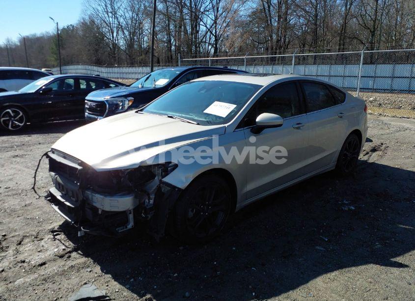 Photo 2 of 2019 Ford Fusion SE (VIN 3FA6P0HD8KR229211)