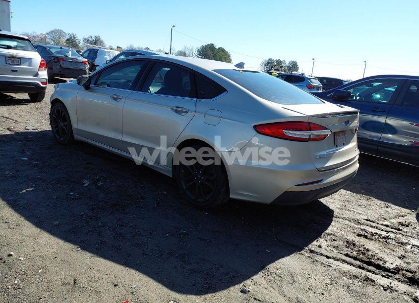 Photo 3 of 2019 Ford Fusion SE (VIN 3FA6P0HD8KR229211)