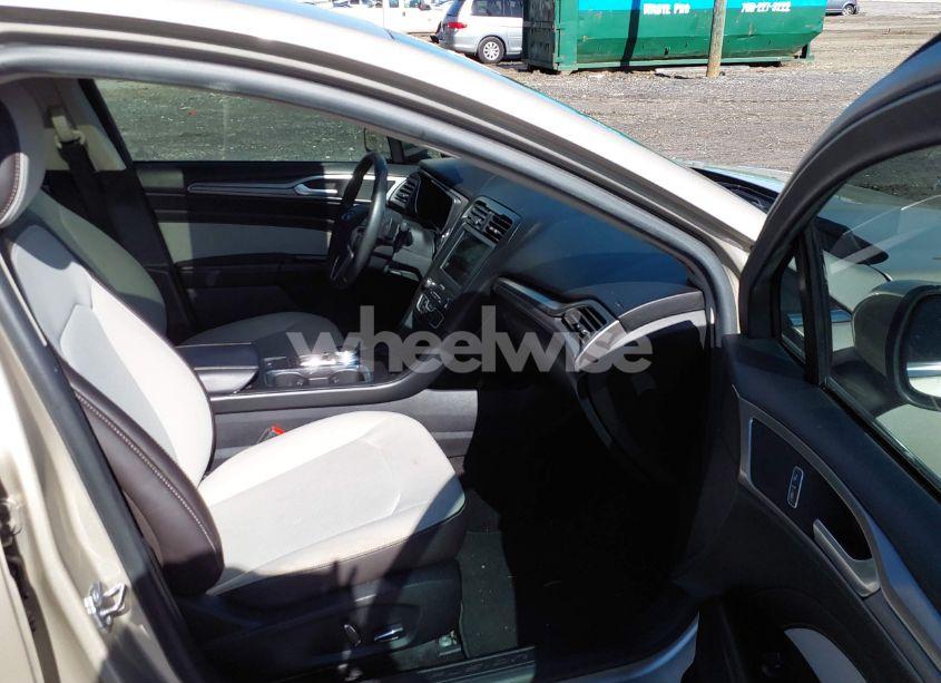 Photo 5 of 2019 Ford Fusion SE (VIN 3FA6P0HD8KR229211)