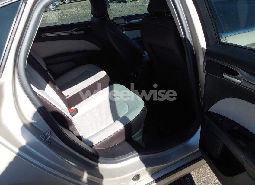 Photo 8 of 2019 Ford Fusion SE (VIN 3FA6P0HD8KR229211)