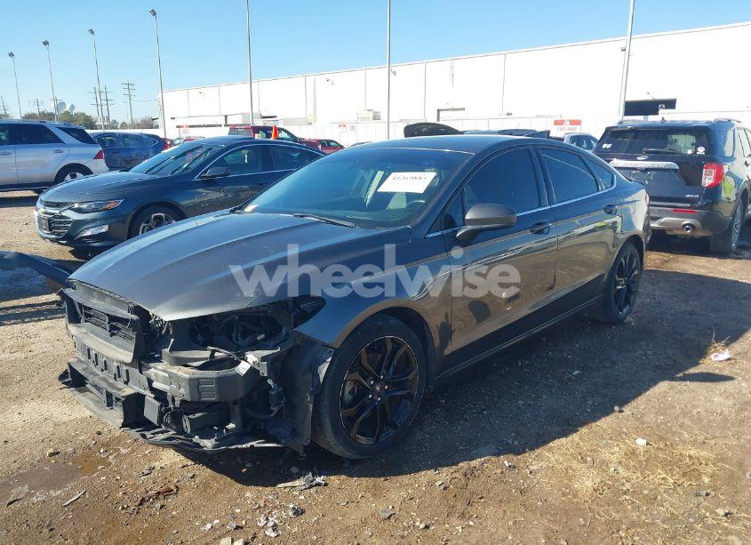 Photo 2 of 2019 Ford Fusion SE (VIN 3FA6P0HD8KR229354)