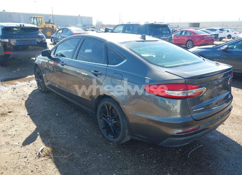 Photo 3 of 2019 Ford Fusion SE (VIN 3FA6P0HD8KR229354)