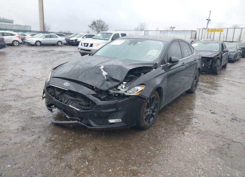 Photo 2 of 2019 Ford Fusion SE (VIN 3FA6P0HD8KR245344)