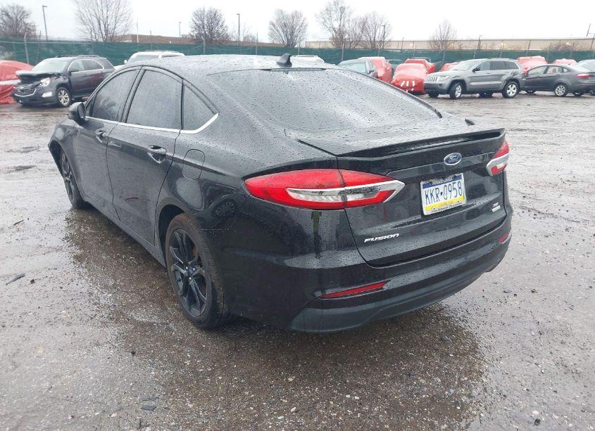 Photo 3 of 2019 Ford Fusion SE (VIN 3FA6P0HD8KR245344)