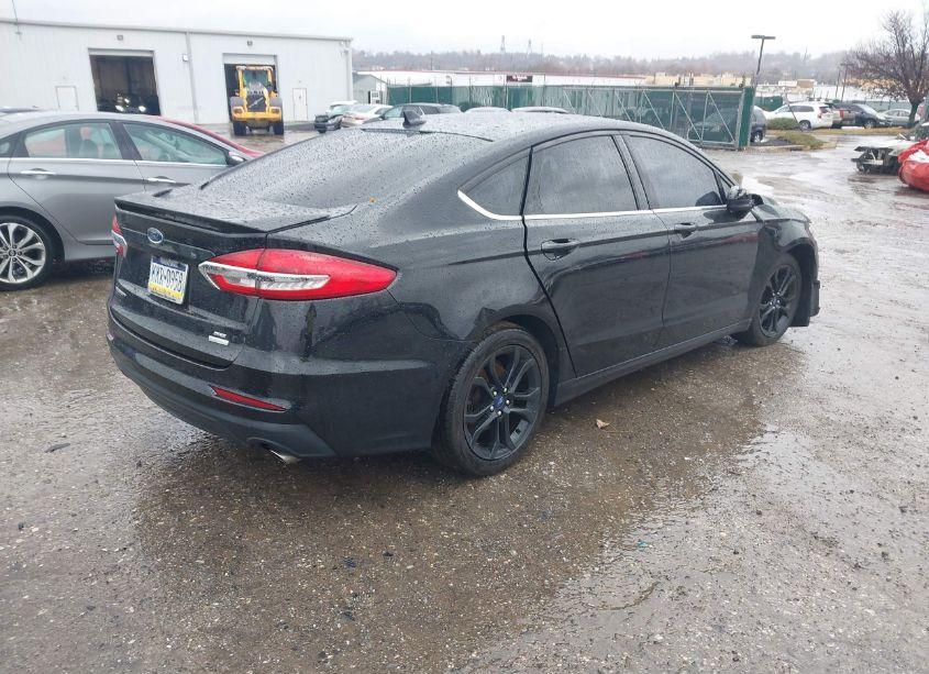 Photo 4 of 2019 Ford Fusion SE (VIN 3FA6P0HD8KR245344)