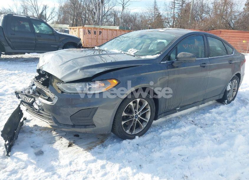 Photo 2 of 2020 Ford Fusion SE (VIN 3FA6P0HD8LR108308)