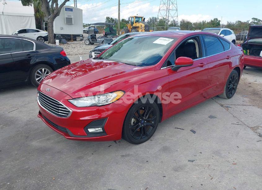 Photo 2 of 2020 Ford Fusion SE (VIN 3FA6P0HD8LR197538)