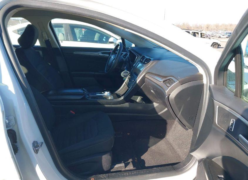 Photo 5 of 2020 Ford Fusion SE (VIN 3FA6P0HD8LR259133)