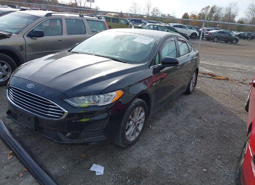 Photo 2 of 2020 Ford Fusion SE (VIN 3FA6P0HD8LR259469)