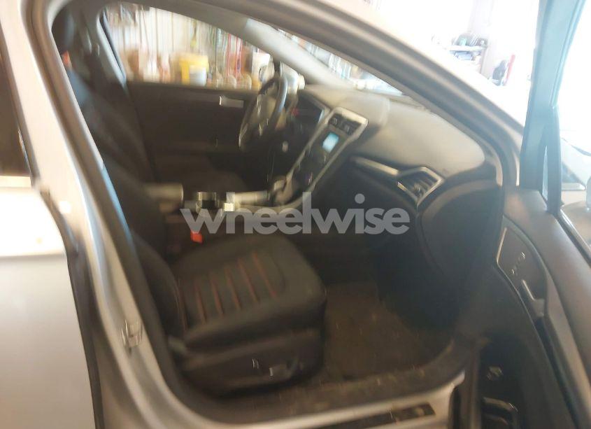 Photo 5 of 2016 Ford Fusion SE (VIN 3FA6P0HD9GR119162)