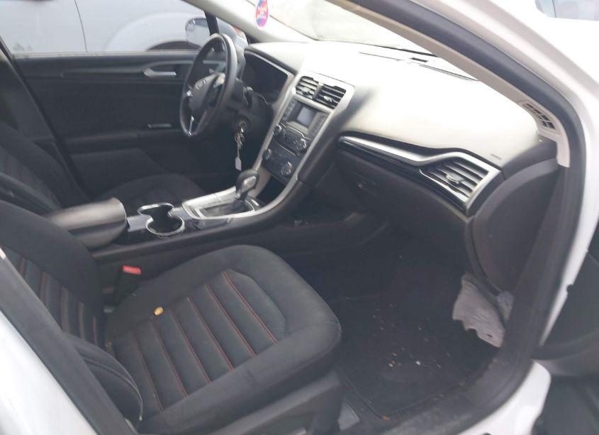 Photo 5 of 2016 Ford Fusion SE (VIN 3FA6P0HD9GR205460)