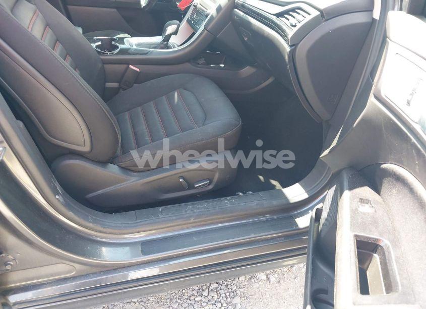 Photo 5 of 2016 Ford Fusion SE (VIN 3FA6P0HD9GR297069)