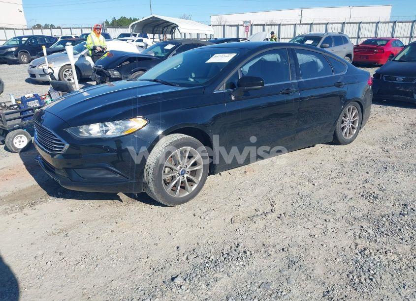 Photo 2 of 2017 Ford Fusion SE (VIN 3FA6P0HD9HR137825)