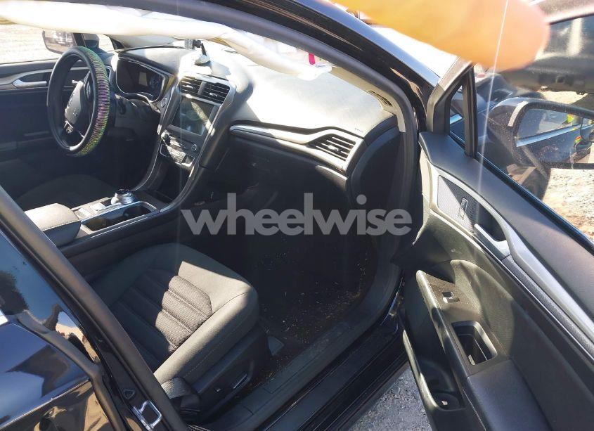 Photo 5 of 2017 Ford Fusion SE (VIN 3FA6P0HD9HR137825)