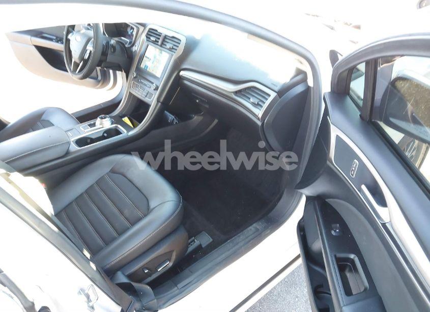 Photo 5 of 2017 Ford Fusion SE (VIN 3FA6P0HD9HR256832)