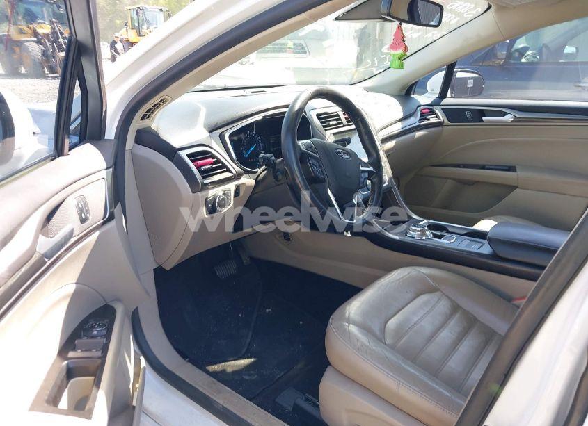 Photo 5 of 2017 Ford Fusion SE (VIN 3FA6P0HD9HR388280)