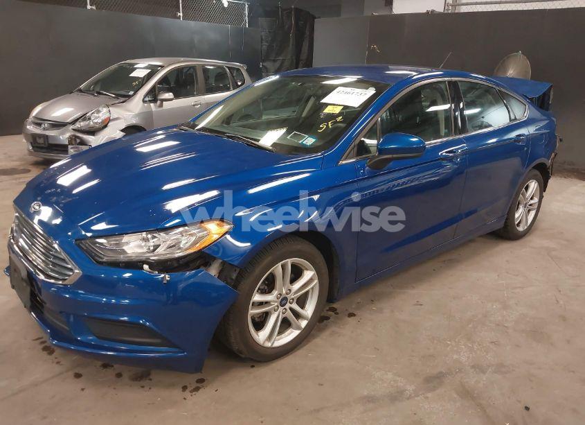 Photo 2 of 2018 Ford Fusion SE (VIN 3FA6P0HD9JR135143)