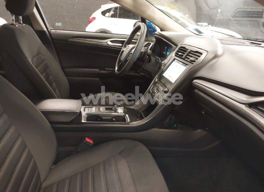 Photo 5 of 2018 Ford Fusion SE (VIN 3FA6P0HD9JR135143)