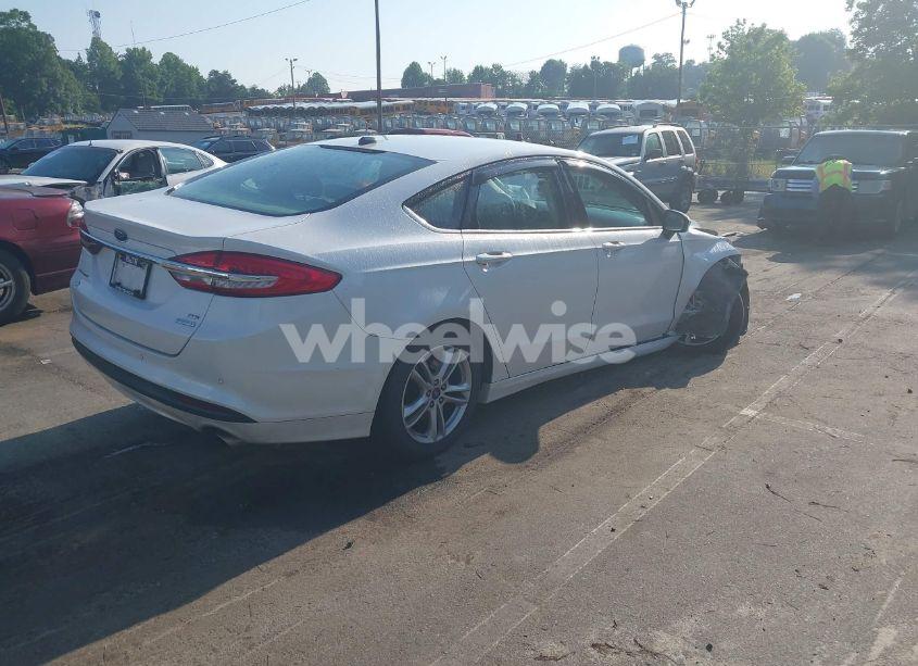 Photo 4 of 2018 Ford Fusion SE (VIN 3FA6P0HD9JR148958)