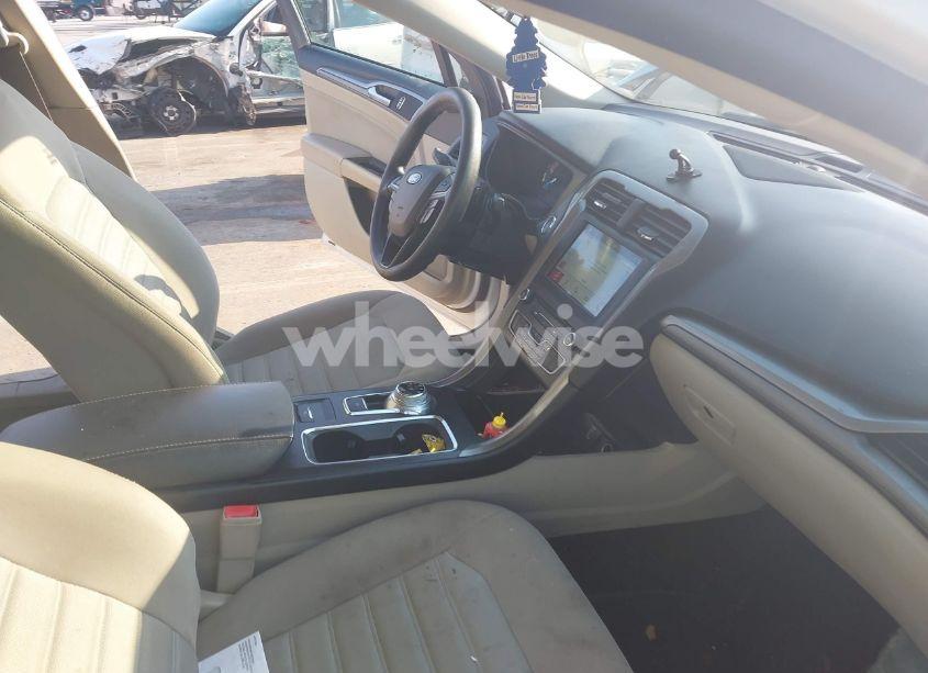 Photo 5 of 2018 Ford Fusion SE (VIN 3FA6P0HD9JR148958)