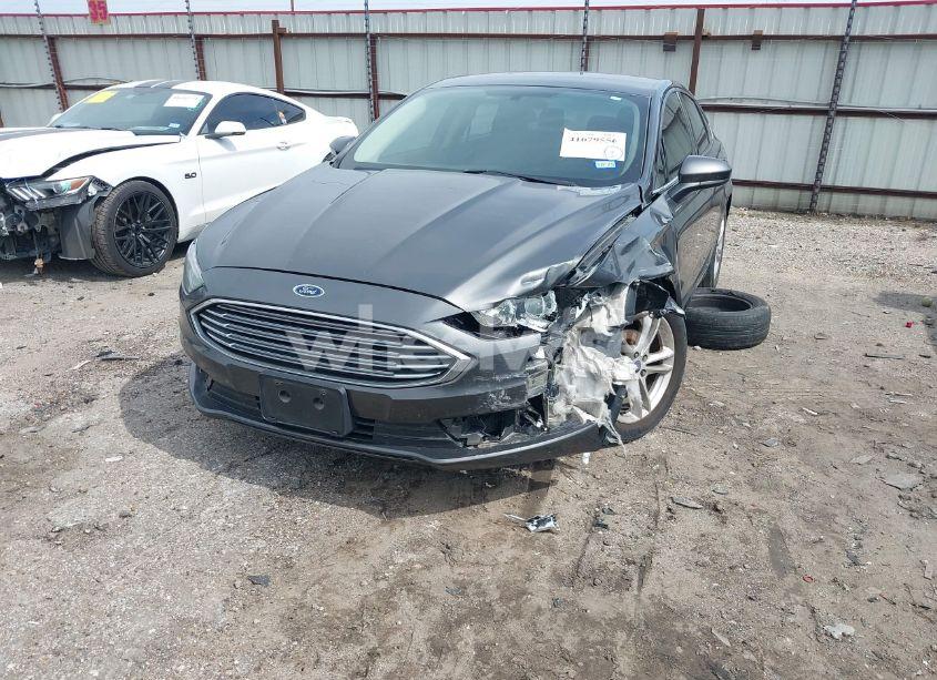 Photo 2 of 2018 Ford Fusion SE (VIN 3FA6P0HD9JR161175)