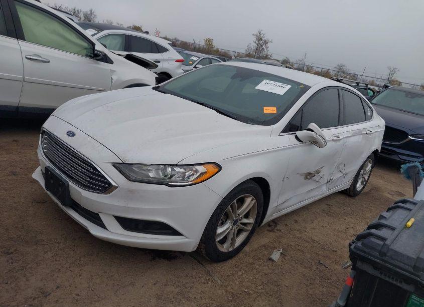Photo 2 of 2018 Ford Fusion SE (VIN 3FA6P0HD9JR221133)