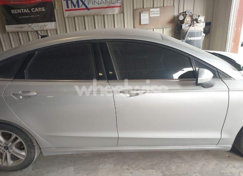 Photo 13 of 2018 Ford Fusion SE (VIN 3FA6P0HD9JR240118)