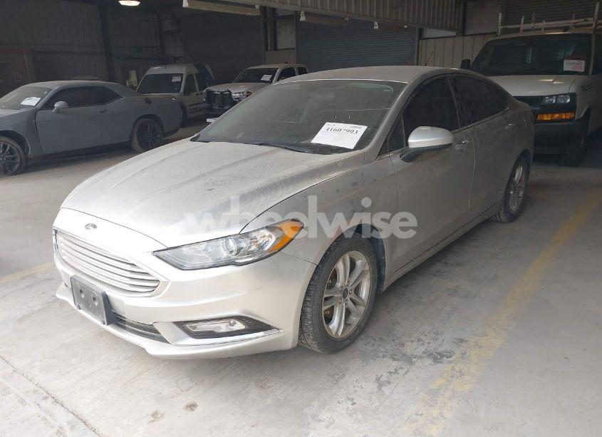Photo 2 of 2018 Ford Fusion SE (VIN 3FA6P0HD9JR240118)