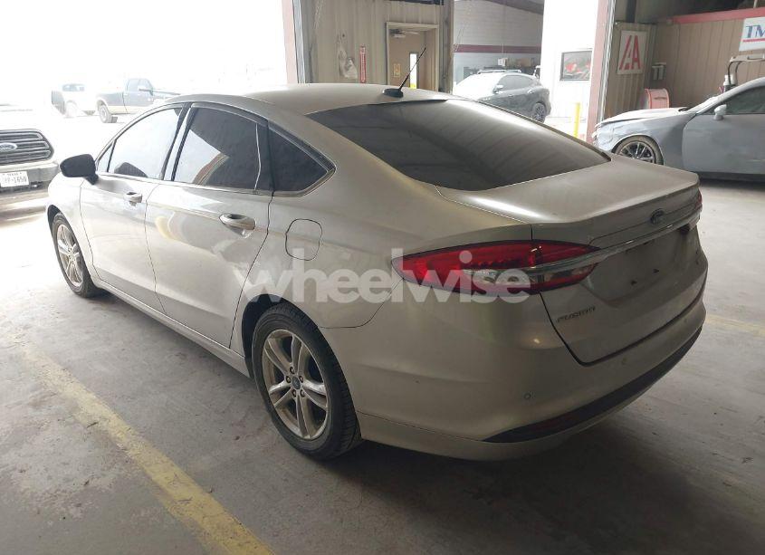 Photo 3 of 2018 Ford Fusion SE (VIN 3FA6P0HD9JR240118)