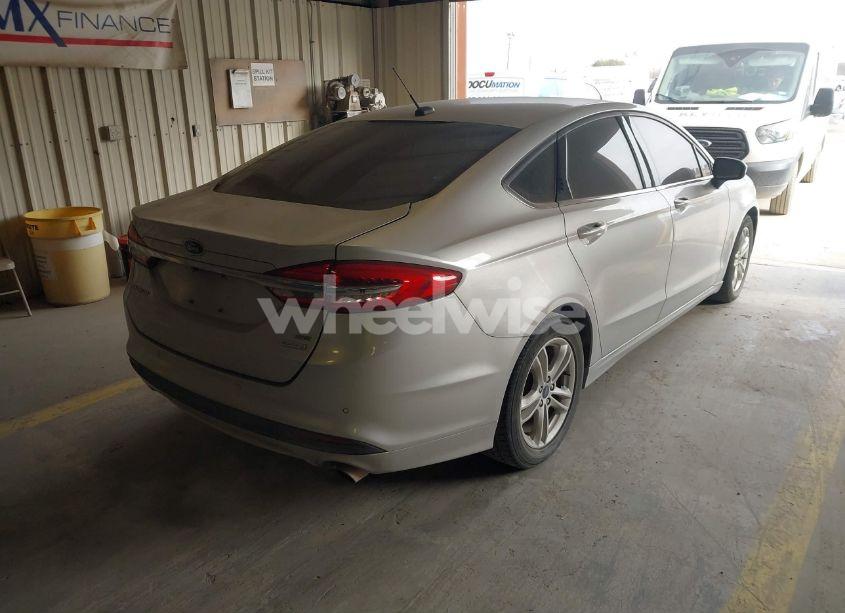 Photo 4 of 2018 Ford Fusion SE (VIN 3FA6P0HD9JR240118)