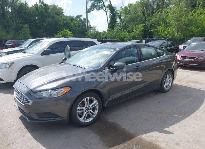 Photo 2 of 2018 Ford Fusion SE (VIN 3FA6P0HD9JR240538)
