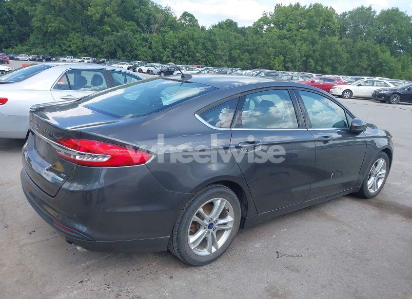 Photo 4 of 2018 Ford Fusion SE (VIN 3FA6P0HD9JR240538)