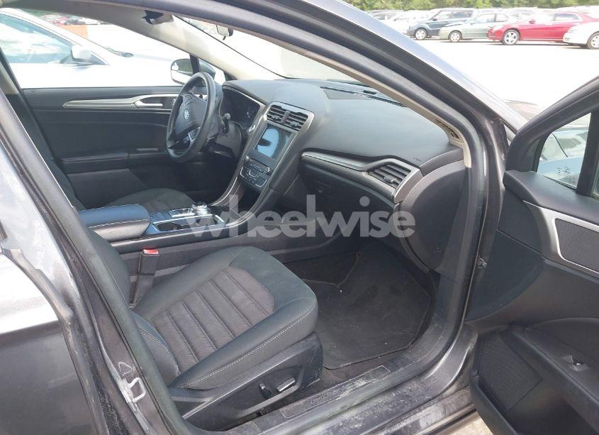 Photo 5 of 2018 Ford Fusion SE (VIN 3FA6P0HD9JR240538)