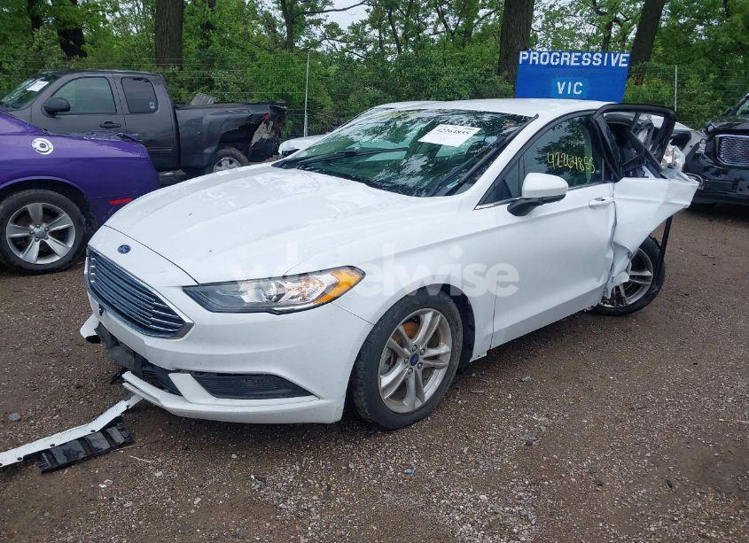 Photo 2 of 2018 Ford Fusion SE (VIN 3FA6P0HD9JR269974)