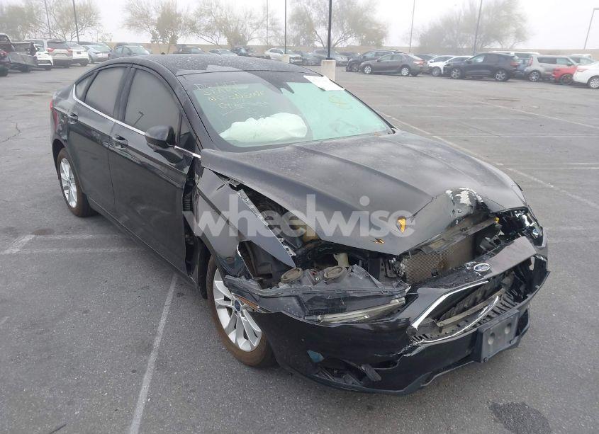 2019 Ford Fusion SE (VIN 3FA6P0HD9KR114648) main photo