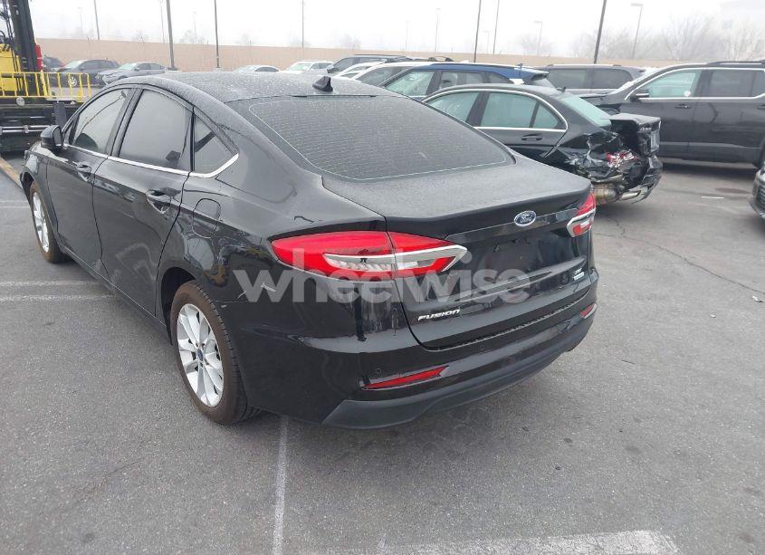 Photo 3 of 2019 Ford Fusion SE (VIN 3FA6P0HD9KR114648)