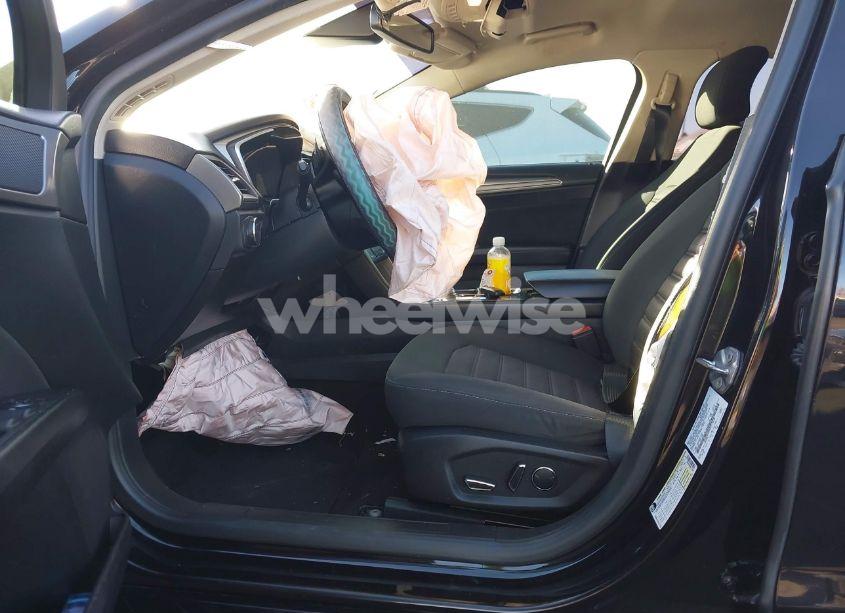 Photo 5 of 2019 Ford Fusion SE (VIN 3FA6P0HD9KR114648)