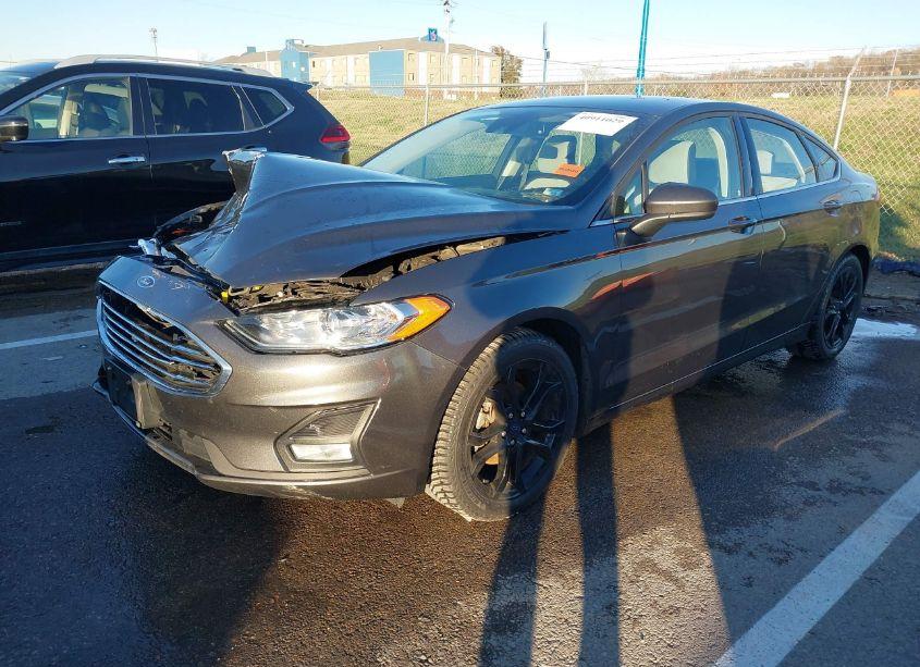Photo 2 of 2019 Ford Fusion SE (VIN 3FA6P0HD9KR133409)