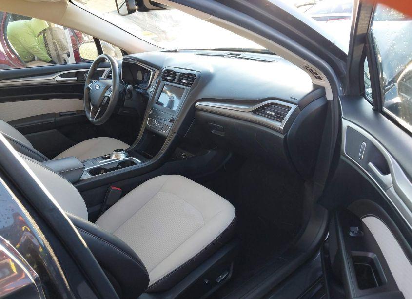 Photo 5 of 2019 Ford Fusion SE (VIN 3FA6P0HD9KR133409)