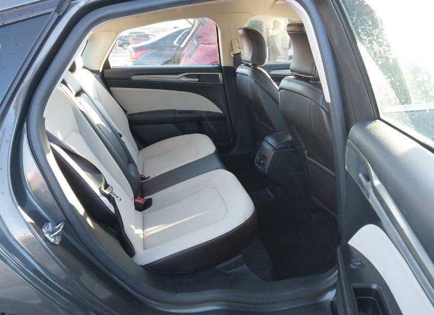 Photo 8 of 2019 Ford Fusion SE (VIN 3FA6P0HD9KR133409)