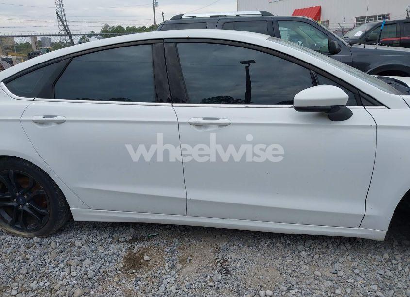 Photo 13 of 2019 Ford Fusion SE (VIN 3FA6P0HD9KR160898)