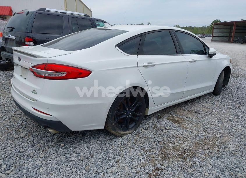Photo 4 of 2019 Ford Fusion SE (VIN 3FA6P0HD9KR160898)