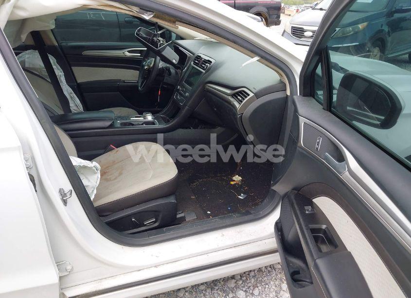 Photo 5 of 2019 Ford Fusion SE (VIN 3FA6P0HD9KR160898)