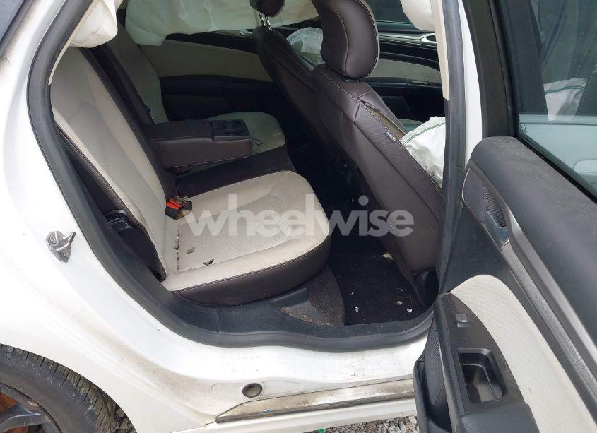 Photo 8 of 2019 Ford Fusion SE (VIN 3FA6P0HD9KR160898)