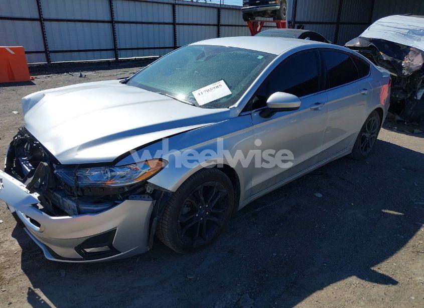 Photo 2 of 2019 Ford Fusion SE (VIN 3FA6P0HD9KR172372)