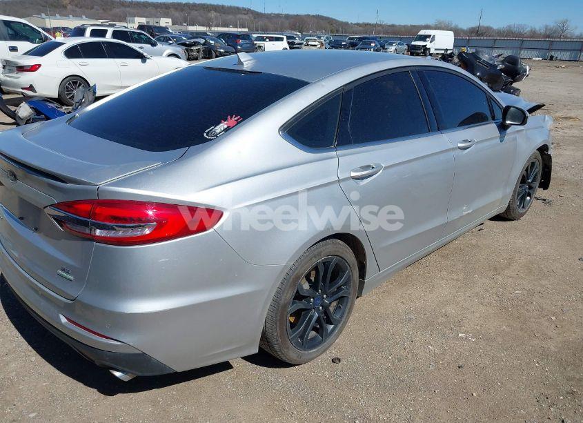 Photo 4 of 2019 Ford Fusion SE (VIN 3FA6P0HD9KR172372)