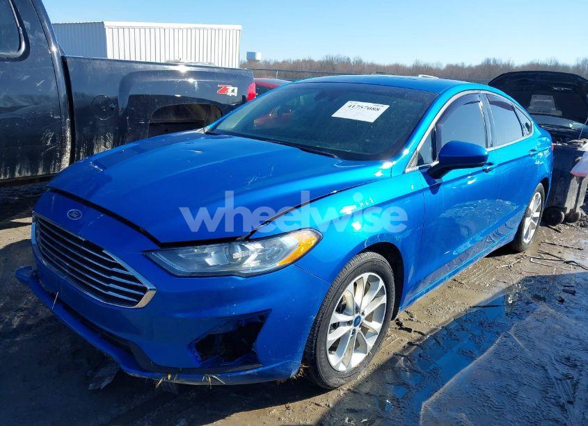 Photo 2 of 2019 Ford Fusion SE (VIN 3FA6P0HD9KR195778)
