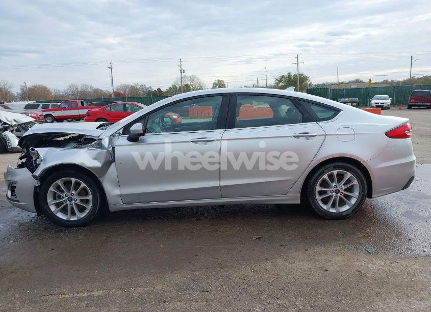 Photo 15 of 2019 Ford Fusion SE (VIN 3FA6P0HD9KR229945)